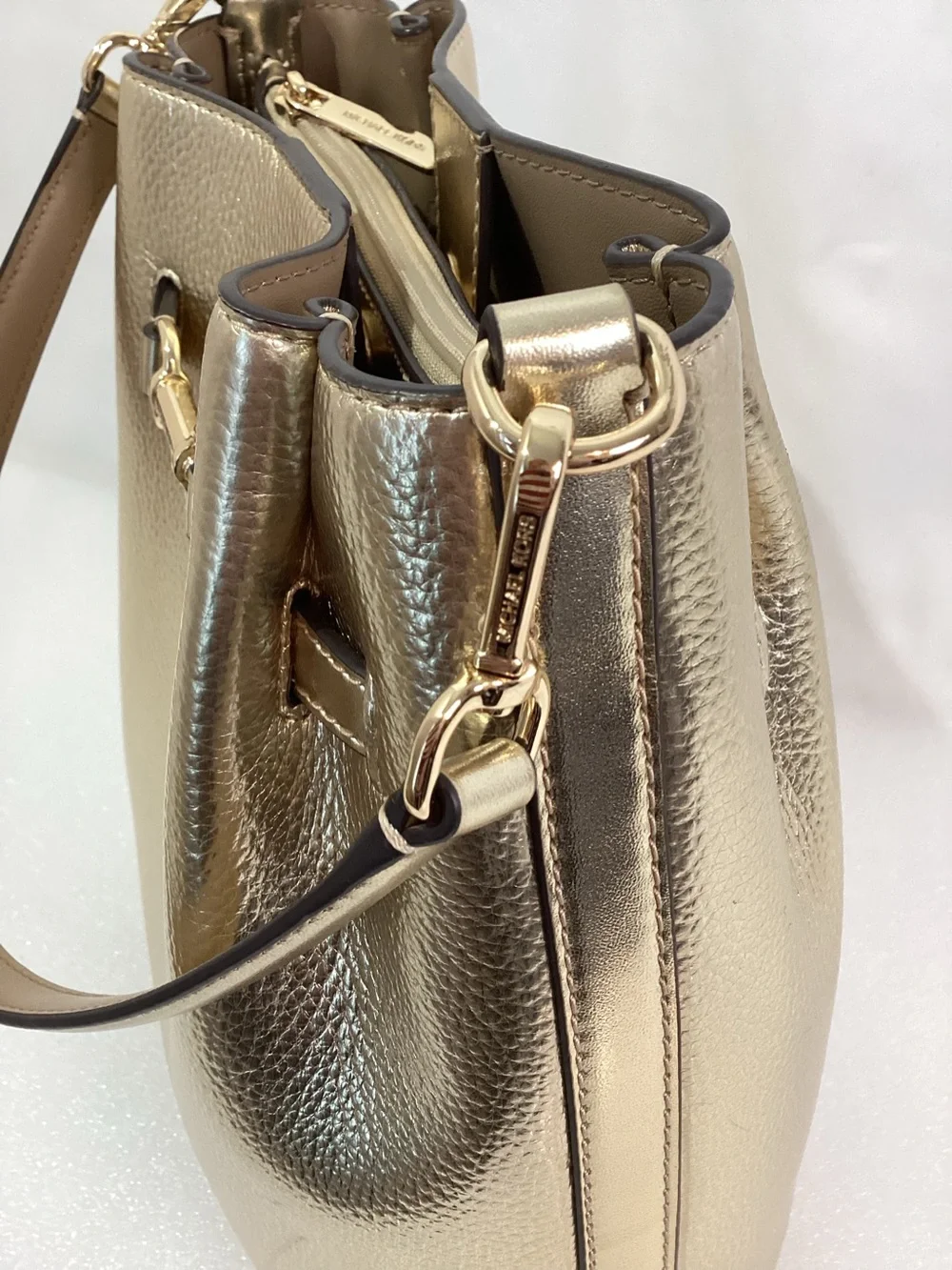 Michael Kors Carson Women Medium Convertible Bucket Bag Crossbody Color Gold